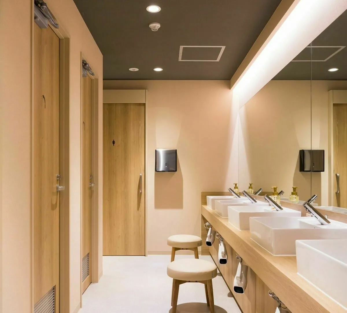 Tokyo Ekimae Bay Hotel Capsule hotel