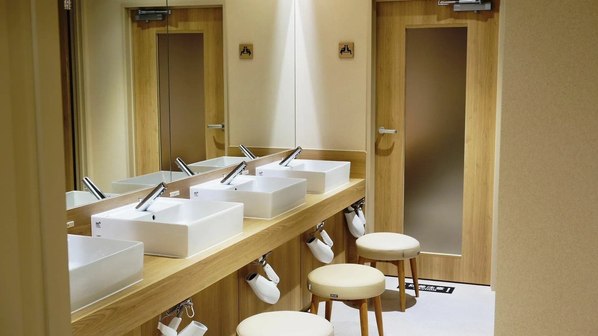 Tokyo Ekimae Bay Hotel Capsule hotel